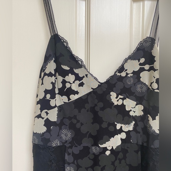 ALEXANDER MCQUEEN Lace-Paneled Floral-Print Silk Georgette Midi Dress - Picture 9 of 16